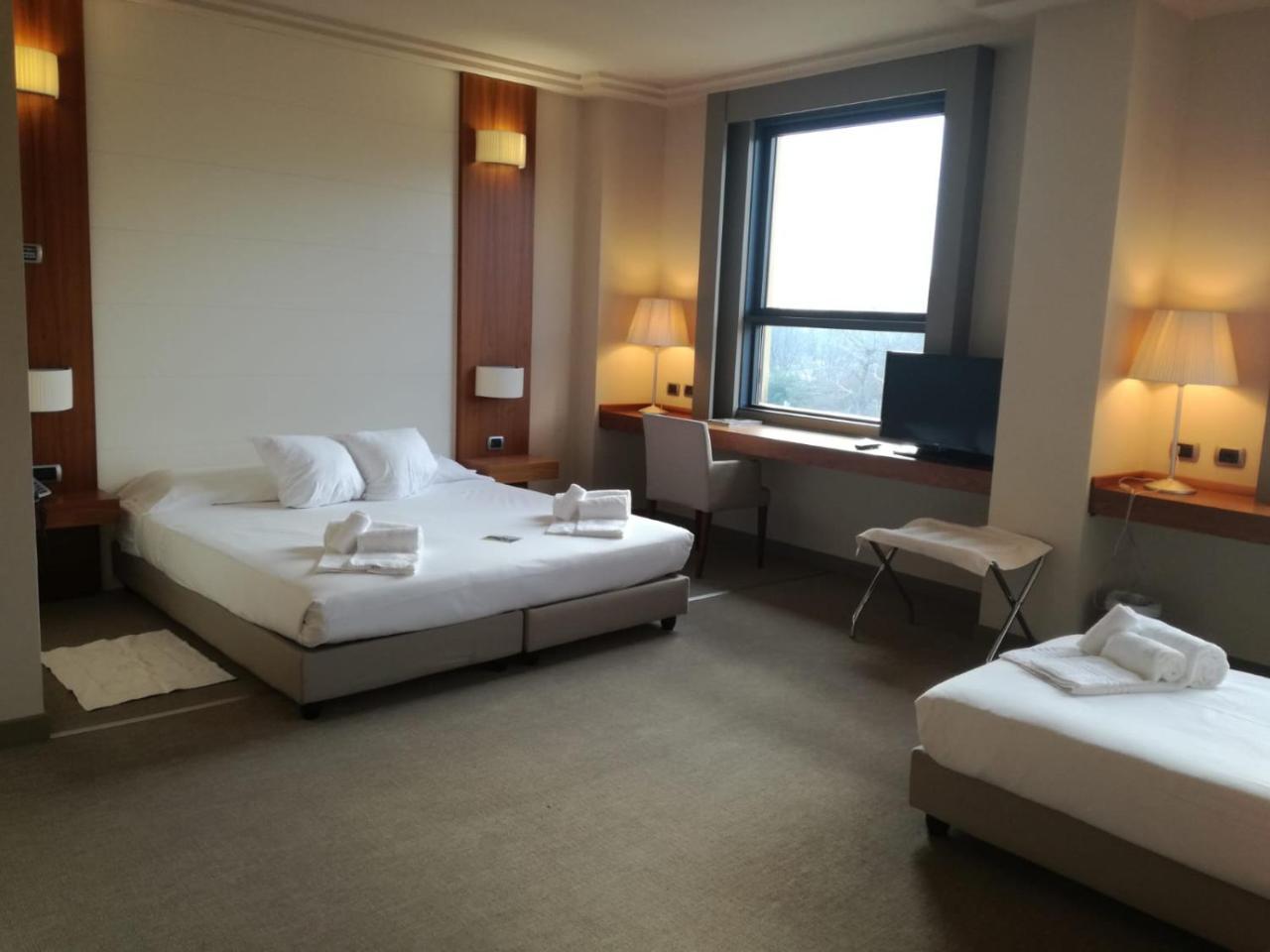 Hotel Barrage Pinerolo Esterno foto